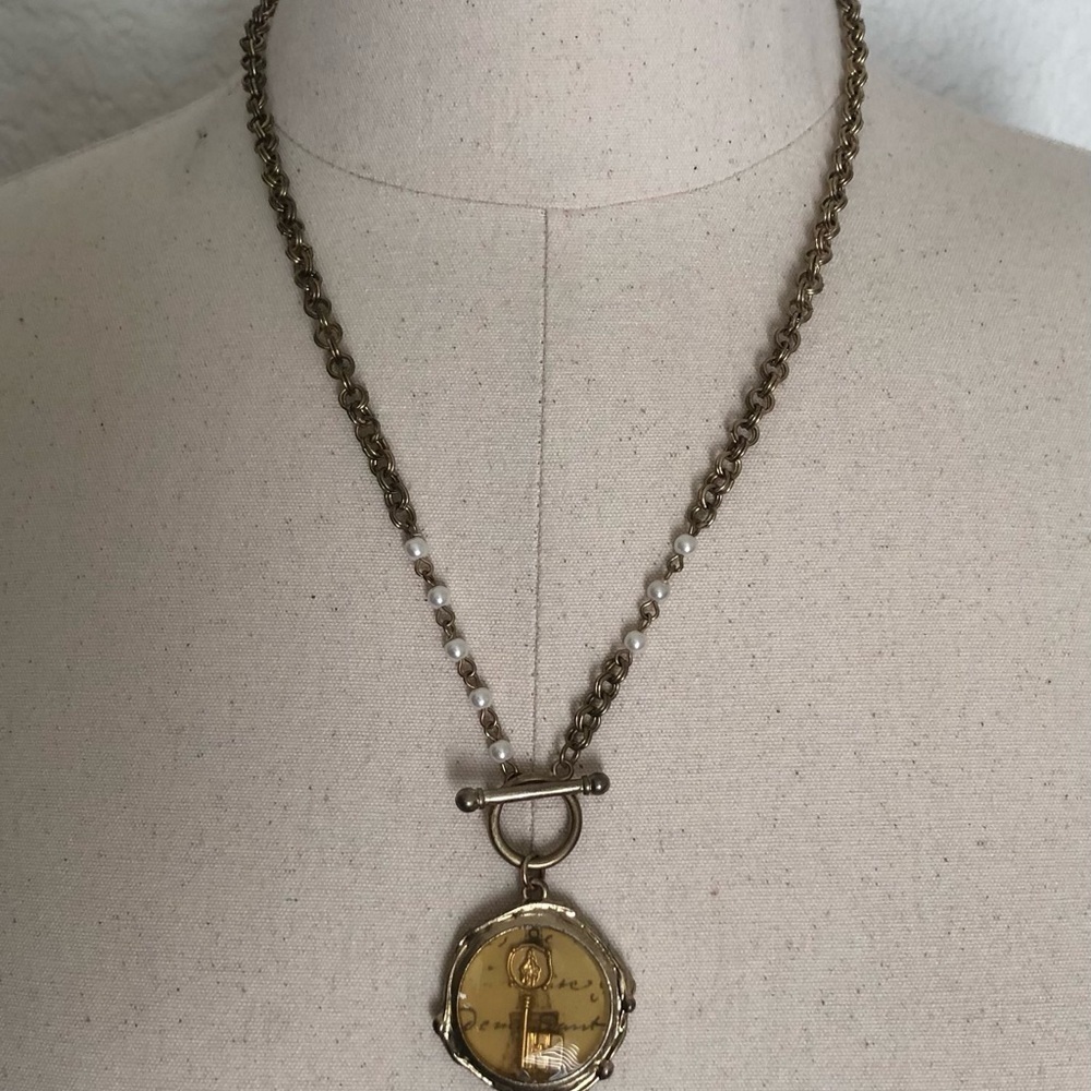Goldtone KeyPendant Necklace w/ faux pearls